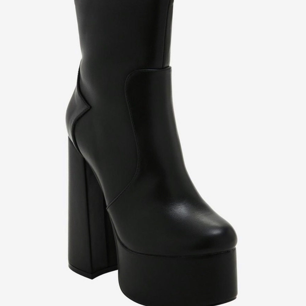 Hot Topic Women’s Rebel Platform Booties Black Size 8W
